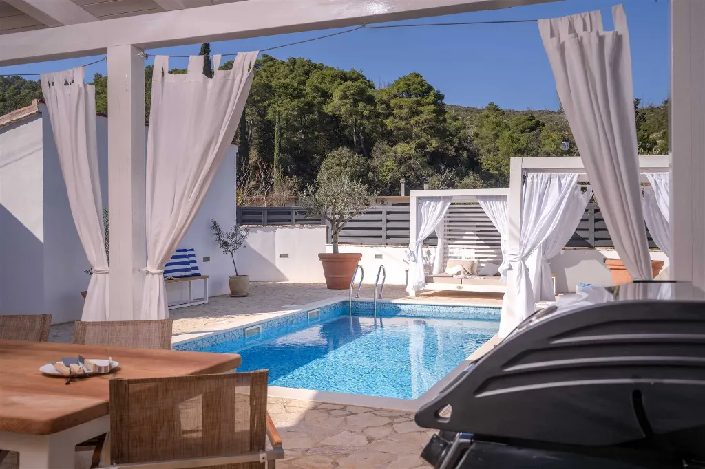 3-Bedroom Villa in Vrbanj for Up to 8 Guests