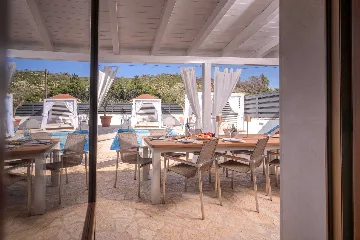 3-Bedroom Villa in Vrbanj for Up to 8 Guests