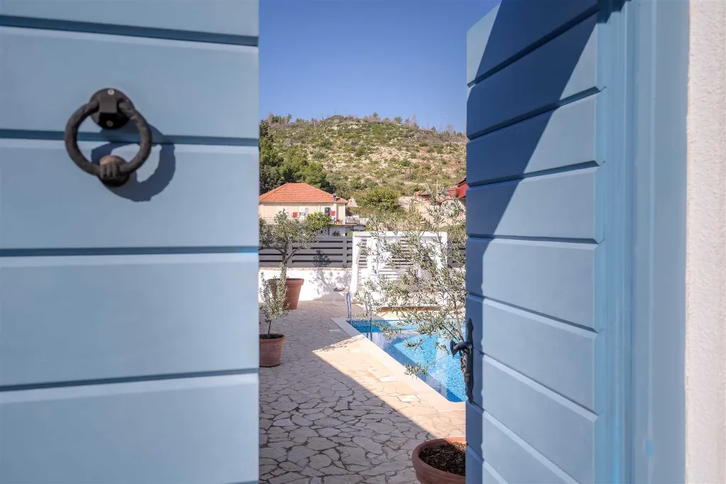 3-Bedroom Villa in Vrbanj for Up to 8 Guests