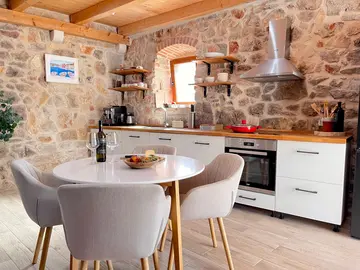 3-Bedroom Villa in Vrbanj for Up to 8 Guests