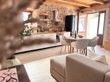 3-Bedroom Villa in Vrbanj for Up to 8 Guests