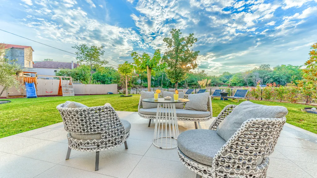 Heated Pool Villa with Spa and Tennis in Zmijavci