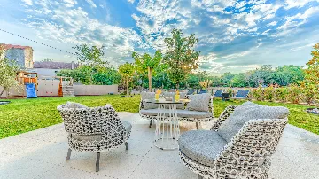 Heated Pool Villa with Spa and Tennis in Zmijavci