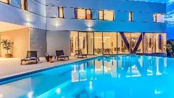 Heated Pool Villa with Spa and Tennis in Zmijavci