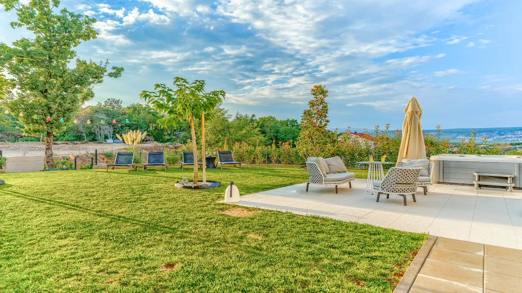 Heated Pool Villa with Spa and Tennis in Zmijavci