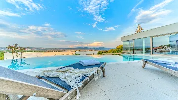 Heated Pool Villa with Spa and Tennis in Zmijavci