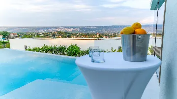 Heated Pool Villa with Spa and Tennis in Zmijavci