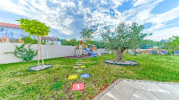 Heated Pool Villa with Spa and Tennis in Zmijavci