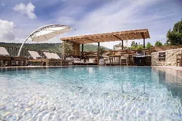 Villa in Rozat with Spa, Pool & Adriatic Views