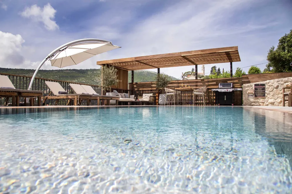 Villa in Rozat with Spa, Pool & Adriatic Views