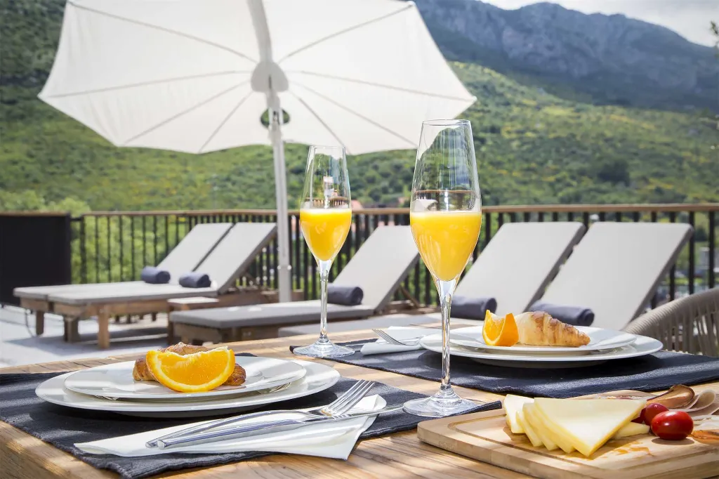 Villa in Rozat with Spa, Pool & Adriatic Views