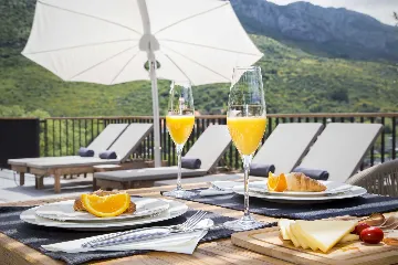 Villa in Rozat with Spa, Pool & Adriatic Views