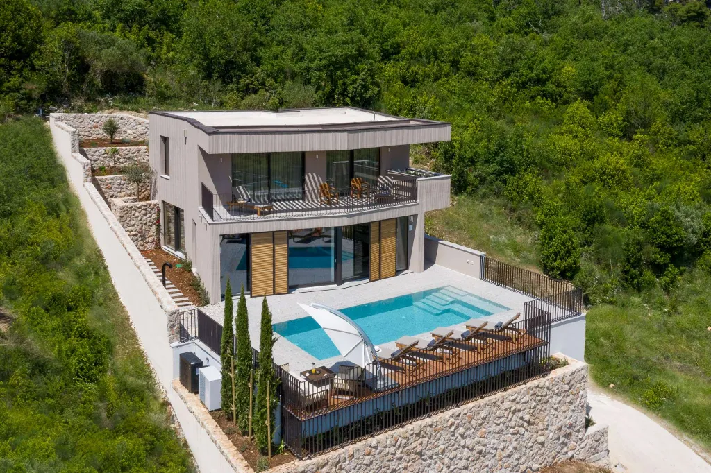Villa in Rozat with Spa, Pool & Adriatic Views