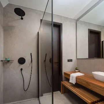 Villa in Rozat with Spa, Pool & Adriatic Views