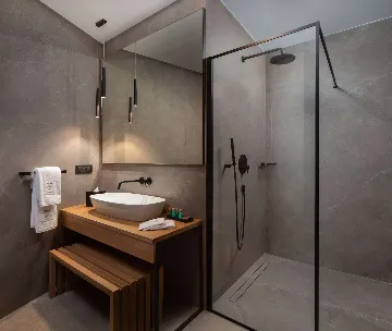 Villa in Rozat with Spa, Pool & Adriatic Views