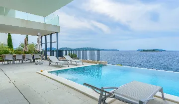 Rogoznica 5-Bedroom Villa for 10 Guests