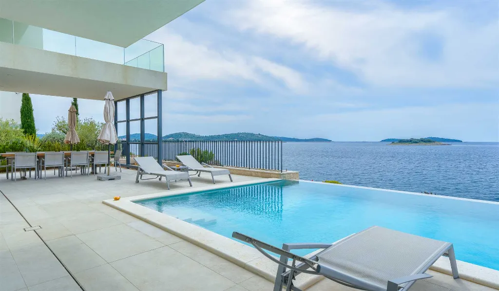 Rogoznica 5-Bedroom Villa for 10 Guests