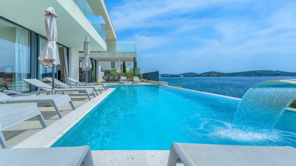 Rogoznica 5-Bedroom Villa for 10 Guests