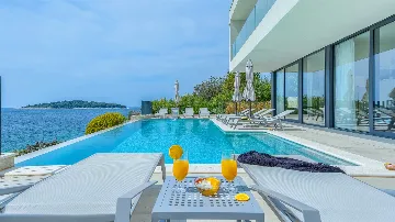 Rogoznica 5-Bedroom Villa for 10 Guests