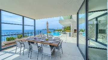 Rogoznica 5-Bedroom Villa for 10 Guests