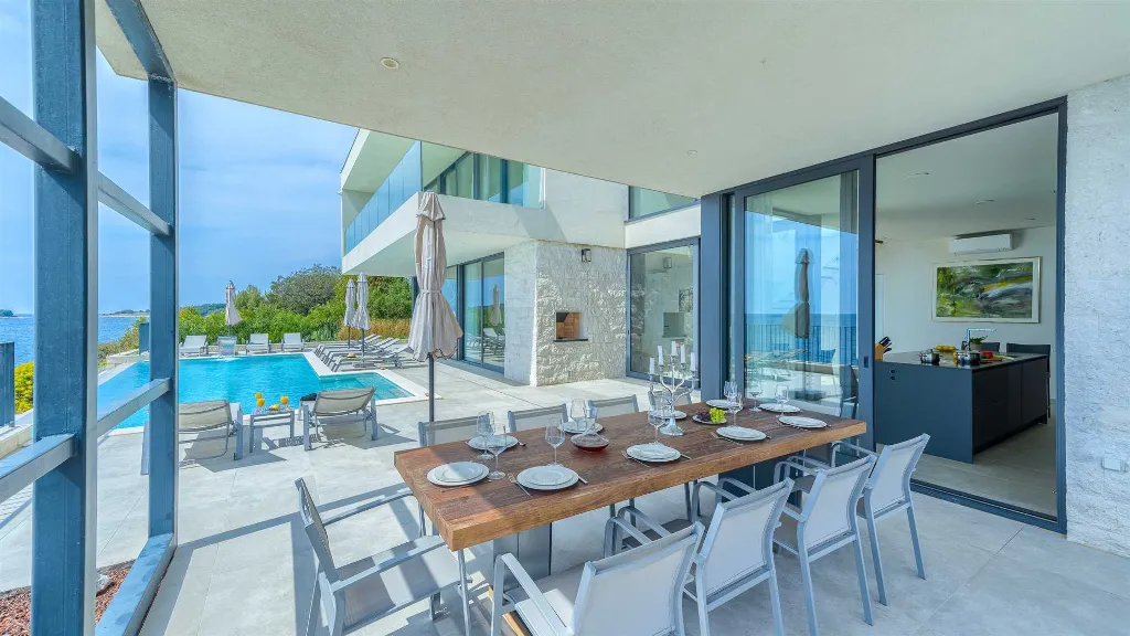 Rogoznica 5-Bedroom Villa for 10 Guests