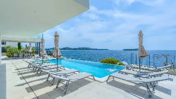 Rogoznica 5-Bedroom Villa for 10 Guests