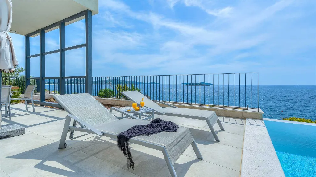 Rogoznica 5-Bedroom Villa for 10 Guests