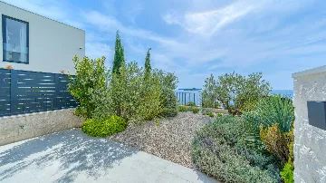 Rogoznica 5-Bedroom Villa for 10 Guests