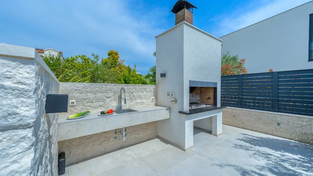 Rogoznica 5-Bedroom Villa for 10 Guests