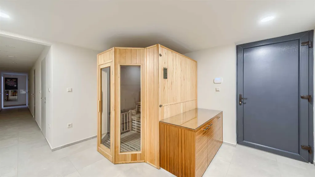 Rogoznica 5-Bedroom Villa for 10 Guests