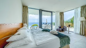 Rogoznica 5-Bedroom Villa for 10 Guests