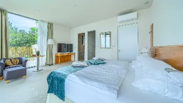 Rogoznica 5-Bedroom Villa for 10 Guests