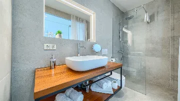 Rogoznica 5-Bedroom Villa for 10 Guests