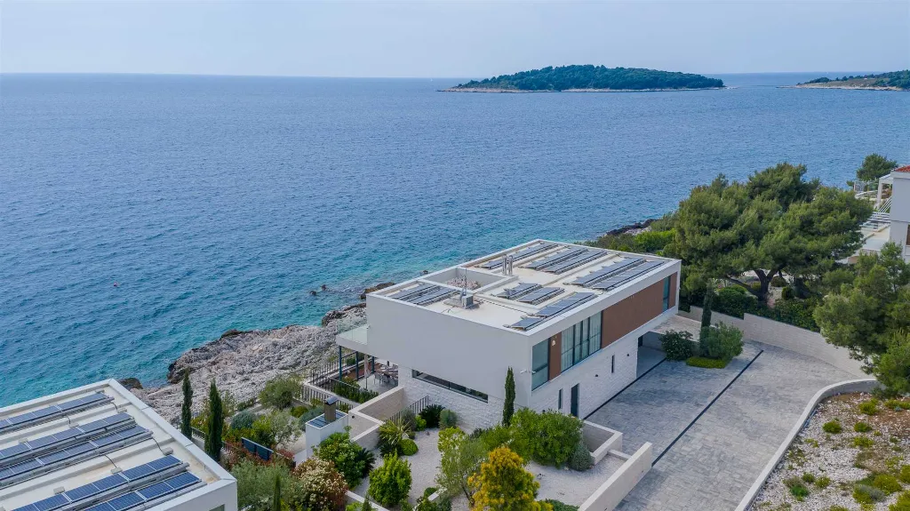 Rogoznica 5-Bedroom Villa for 10 Guests