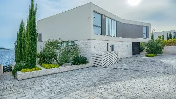 Rogoznica 5-Bedroom Villa for Up to 10 Guests