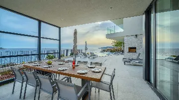 Rogoznica 5-Bedroom Villa for Up to 10 Guests