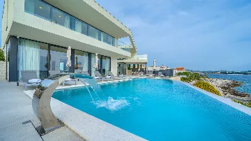 Rogoznica 5-Bedroom Villa for Up to 10 Guests