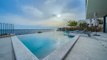 Rogoznica 5-Bedroom Villa for Up to 10 Guests