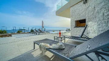 Rogoznica 5-Bedroom Villa for Up to 10 Guests