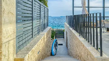 Rogoznica 5-Bedroom Villa for Up to 10 Guests