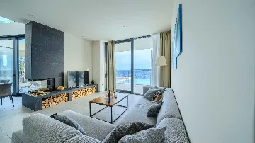 Rogoznica 5-Bedroom Villa for Up to 10 Guests