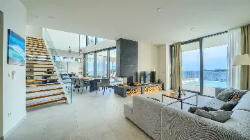 Rogoznica 5-Bedroom Villa for Up to 10 Guests