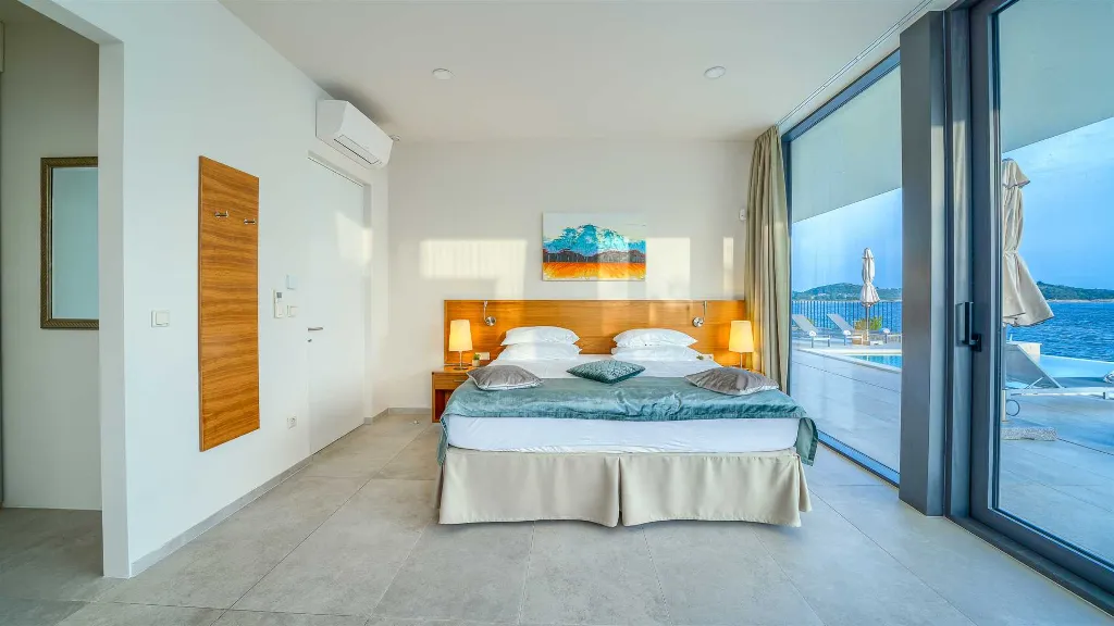 Rogoznica 5-Bedroom Villa for Up to 10 Guests