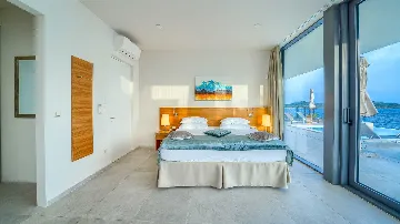 Rogoznica 5-Bedroom Villa for Up to 10 Guests