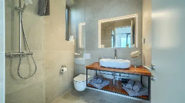 Rogoznica 5-Bedroom Villa for Up to 10 Guests