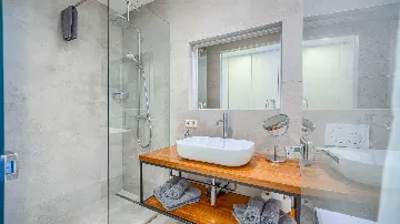 Rogoznica 5-Bedroom Villa for Up to 10 Guests