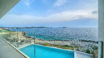 Rogoznica 5-Bedroom Villa for Up to 10 Guests