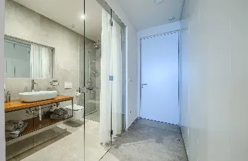 Rogoznica 5-Bedroom Villa for Up to 10 Guests