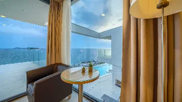 Rogoznica 5-Bedroom Villa for Up to 10 Guests