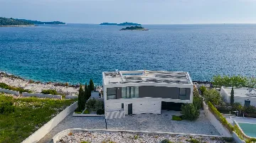 Rogoznica 5-Bedroom Villa for Up to 10 Guests